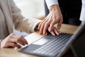 【口コミあり】適応障がいの退職の流れとは。失業保険は出る？活用できる制度も紹介